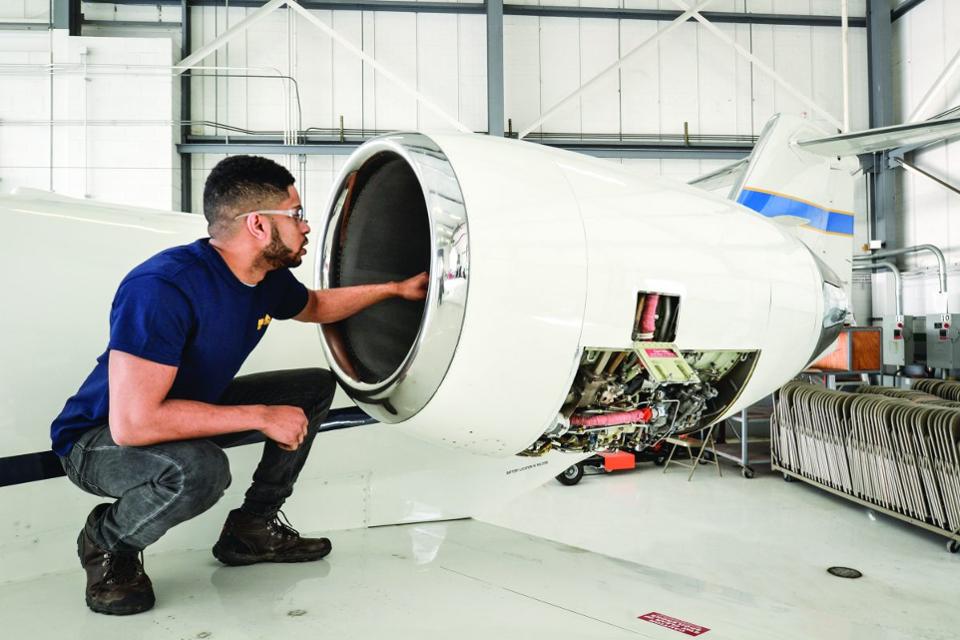 Aviation Industry Mechanics Retiring Faster Than They Are Being Replaced Report Says Transportation Today